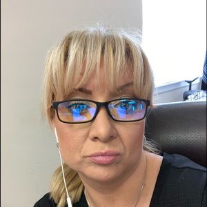 Meet your Posher, Laura